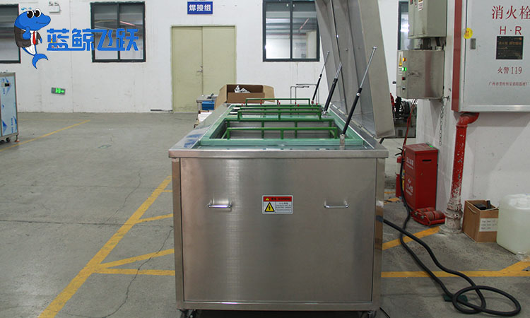 妖精WWW视频免费高清最新期清洗眼镜的液体选择与使用指南