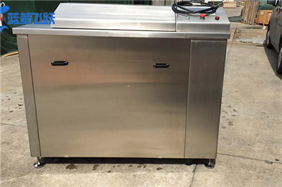 小型超声波清洗器有几个特点